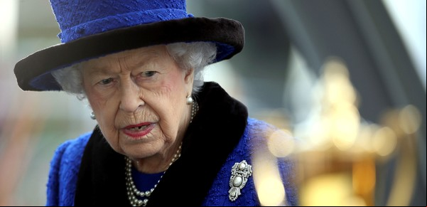 La Reina Isabel II suspendió el tradicional almuerzo prenavideño por la variante Ómicron