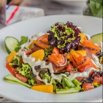 Ensalada de salmón y mango
