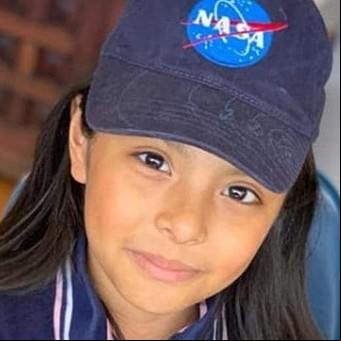 Adhara es una genia: tiene 10 años y su IQ es superior al de Einstein
