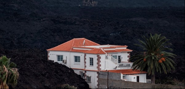 La lenta agonía de una casona en La Palma: "Esto es una tortura"