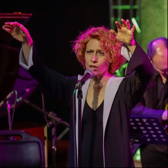 Piazzolla por Escalandrum con Elena Roger y un dream team para homenajear a Cesar Milstein en Bariloche