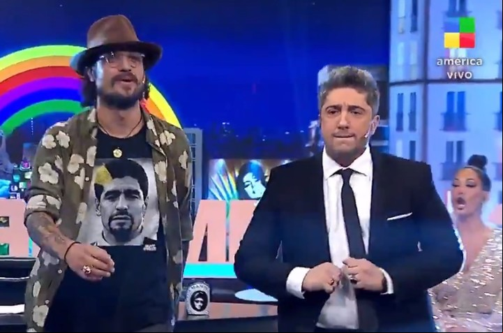 Daniel Osvaldo y Jey Mammón, en Los Mammones. Hubo rock y tributo a Maradona. Captura TV.