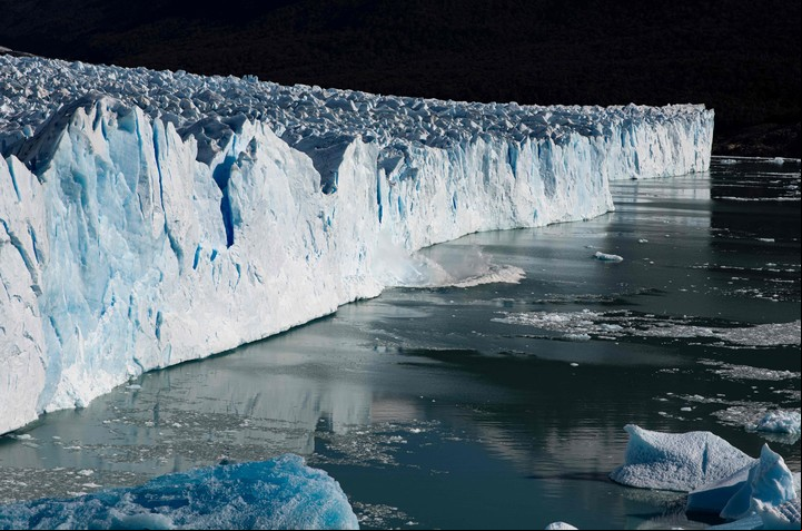 El Glaciar Perito Moreno, uno de los atractivos de El Calafate. Foto AFP
