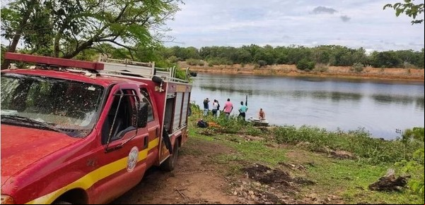 Escapaba de las abejas, se tiró a un lago y murió devorado por pirañas