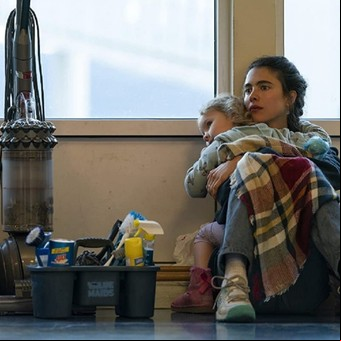 Maid, la serie sobre una madre maltratada que empieza a limpiar casas, entre otras limpiezas más profundas