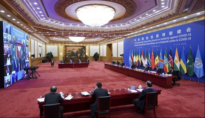 Xi Jinping preside la cumbre extraordinaria China-África sobre la solidaridad contra la COVID-19 y pronuncia un discurso de apertura en Beijing, capital china, el 17 de junio de 2020. (Xinhua/Ding Haitao)