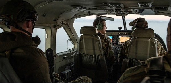 Los pilotos militares afganos, en fuga, se sienten abandonados por EE.UU.