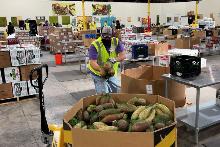 Los precios de la energía subieron en octubre un 4,8 % y los de los alimentos subieron un 0,9 %. Foto AP