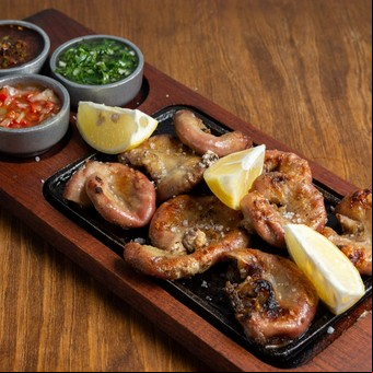 El asado perfecto: los consejos y recetas de chefs famosos para hacer chinchulines, mollejas y cuadril a la parrilla