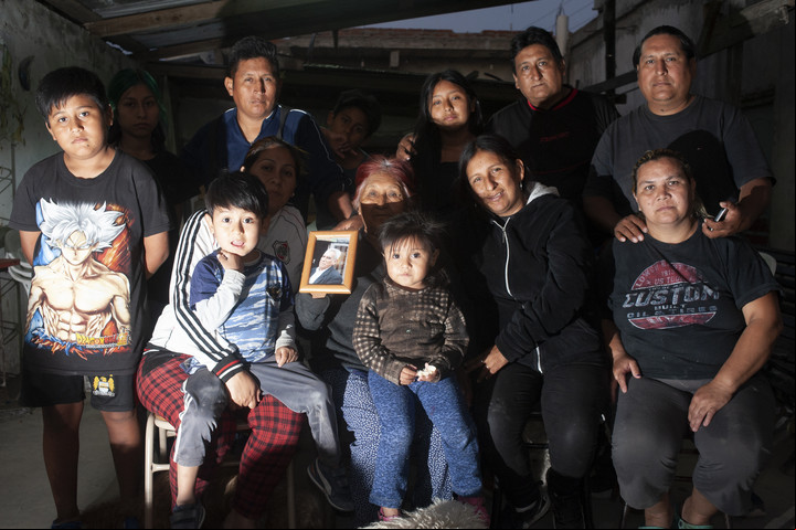 La familia de René Mendoza Parra aún pide justicia por el crimen. En la esquina, a la derecha, su hijo Maco que fue duro con la política. Foto Rolando Andrade Stracuzzi