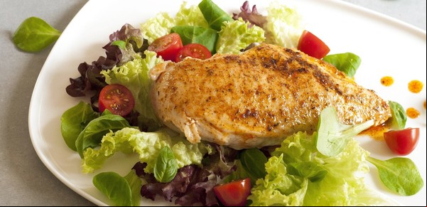El alimento que aporta aminoácidos y la mitad de las proteínas diarias sugeridas: cuándo y cómo comer