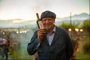 Lo nuevo de Francis Mallmann: presentó su primer vino y publica un libro de asado vegetariano