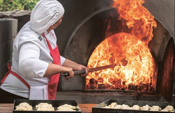 Empanadas mendocinas, siempre al horno de barro.