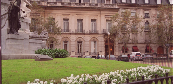 Elecciones en el club de la alta sociedad:¿venderán una pequeña porción del Hipódromo de San Isidro y la mansión de avenida Alvear? 