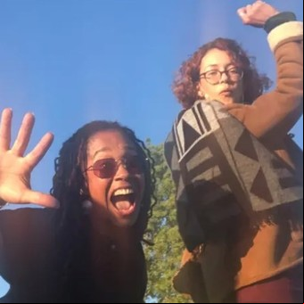 Se hicieron selfies con los cadáveres de dos hermanas asesinadas y las compartieron por WhatsApp
