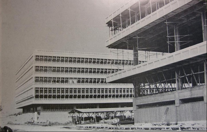 Pabellón 2 y 3 en construcción, en Ciudad Universitaria