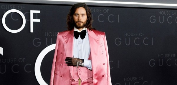El "método" de actuación de Jared Leto: ¡con muletas hasta en el baño!