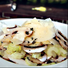 Ensalada de apio, parmesano y champiñones