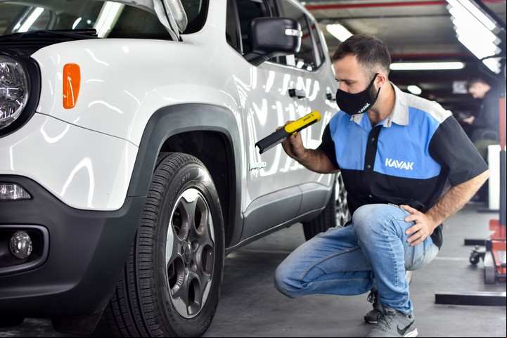 Tras la revisión técnica y estética, y en función del estado general del auto, la cotización inicial puede mantenerse o ajustarse. Foto: Kavak.