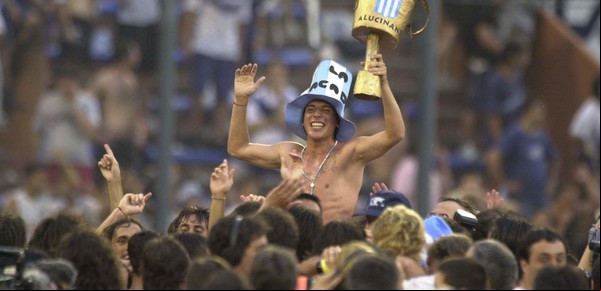 Mitos y verdades del Racing campeón 2001: cómo nació y murió el "paso a paso", por qué Estévez y Cardetti se agarraron a piñas y el línea de la "final"