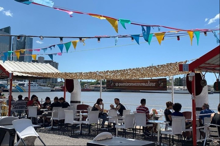 Puerto Cervecero Madero está en la Costanera Sur.