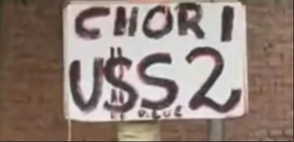 Harto de remarcar los precios, puso el choripán a "dos dólares" y se volvió viral