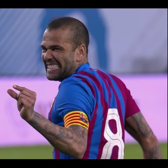 Se filtró un chat de Dani Alves con el expresidente del Barcelona y tuvo que pedir disculpas