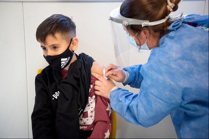 Ambas dosis se pueden aplicar en forma conjunta o diferida con las otras vacunas correspondientes a esas edades. Foto Ministerio de Salud.