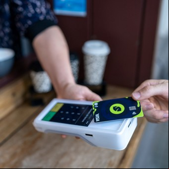 Ya se puede pagar con bitcoins y criptodólares en cualquier comercio del país: cómo hacerlo
