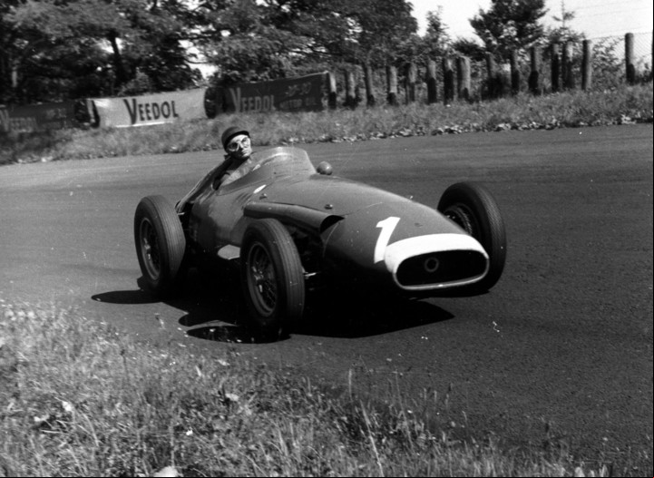 Juan Manuel Fangio a bordo del Maserati 250F, en 1957.