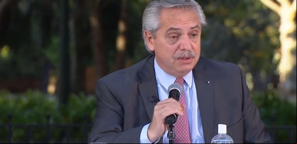 El escándalo por los viajes al exterior reavivó la interna con La Cámpora y ahora en el Gobierno no saben cómo frenarla