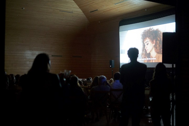 El público agotó las reservas para ver "Competencia oficial". Foto JIIFF