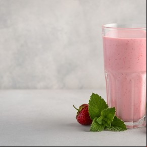Licuado de frutilla, naranja y ananá