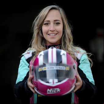 Aixa Franke, la piloto de Top Race que hace carrera en la moda