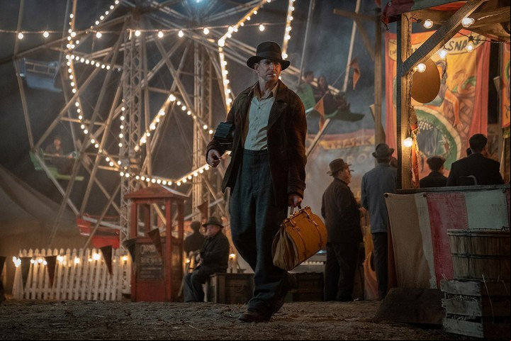 Bradley Cooper, deambulando por "El callejón de las almas perdidas". Foto Disney