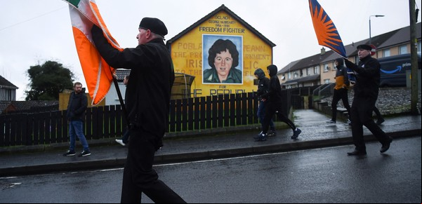 Medio siglo después, Irlanda del Norte conmemora el "Domingo Sangriento" y U2 reedita su icónica canción