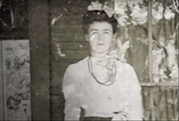 La chica fallecida. Era la hija de la dueña del negocio.