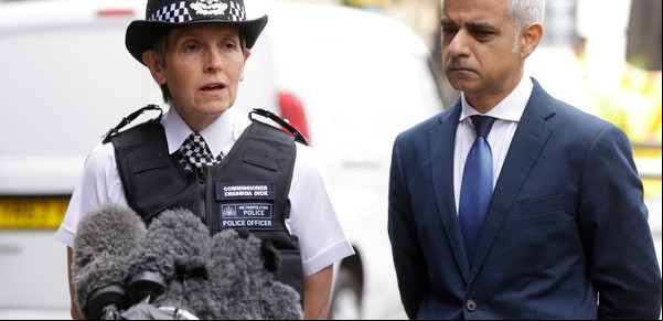 Renunció la jefa de la policía de Londres, que investigaba las fiestas de Boris Johnson