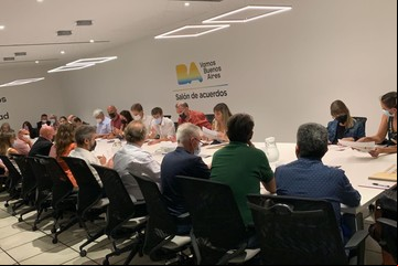 Tras una dura negociación, la Ciudad y los gremios docentes acordaron en 40%