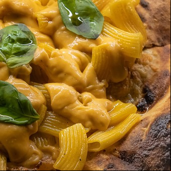 ¿Pizza con fideos o chinchulines?: dónde probar las más raras