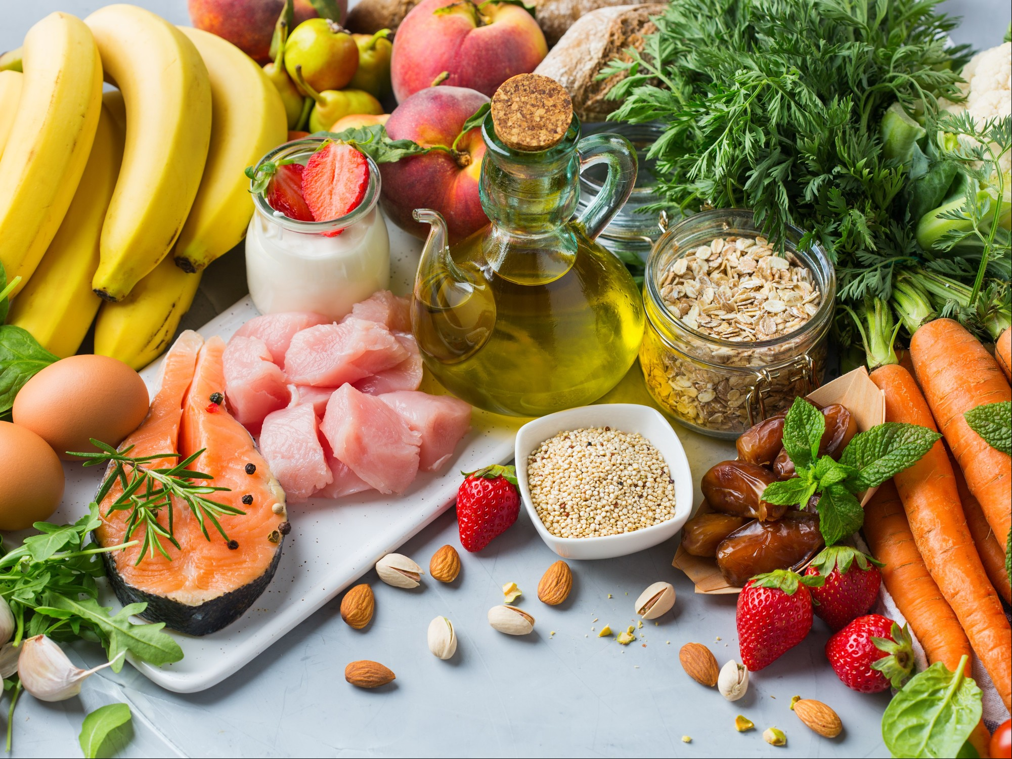 A la dieta mediterránea, promovida por la OMS, los griegos le agregan el placer de comer en familia o en grupos./ Foto Shutterstock.
