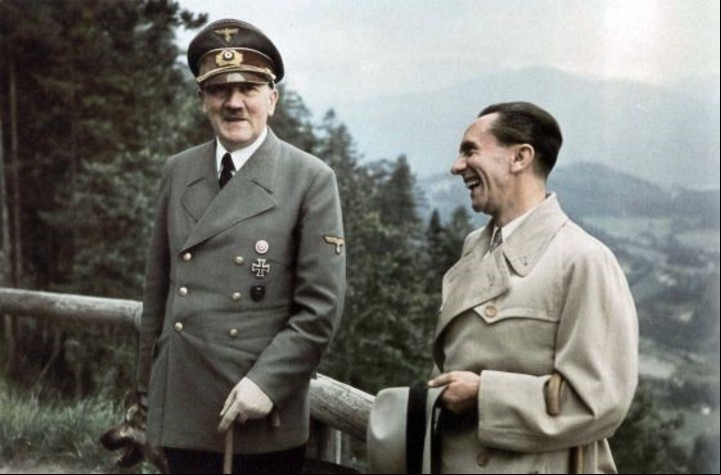 El 30 de abril de 1945, antes de suicidarse junto con su esposa Eva Braun, Hitler nombró canciller de Alemania Joseph Goebbels.