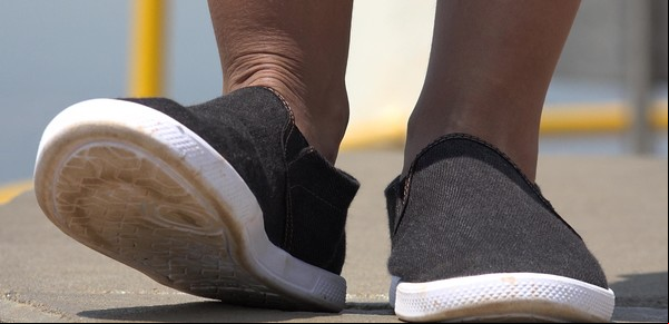 Fijate en los pies: así detecta el FBI si una persona miente