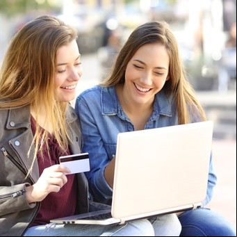 Cuentas, tarjetas y apps de pagos para adolescentes: cuáles pueden usar desde los 13 años