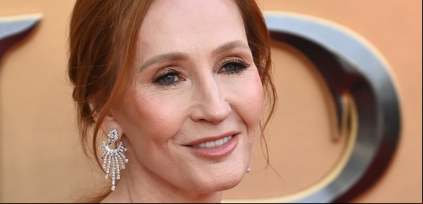 J.K. Rowling coincide con Trump y critica las políticas de identidad de género y el woke