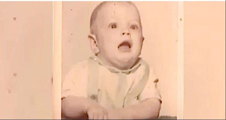 Kevin conoció a sus padres biológicos a los 44 años.