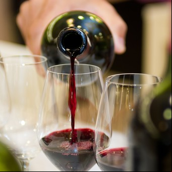 ¿El consumo moderado de alcohol protege el corazón? Un estudio impulsa una nueva respuesta