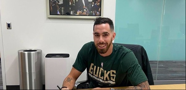 Luca Vildoza vuelve a la NBA: firmó con los Bucks hasta el final de la temporada y ya lo anunciaron en las redes