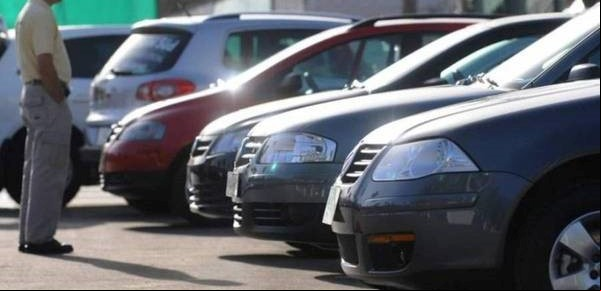 El Gobierno reducirá impuestos para los trámites de compra y venta de autos