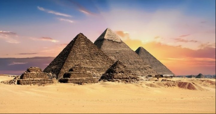 Las Pirámides de Guiza en Egipto, objeto de un nuevo hallazgo sorpresivo.